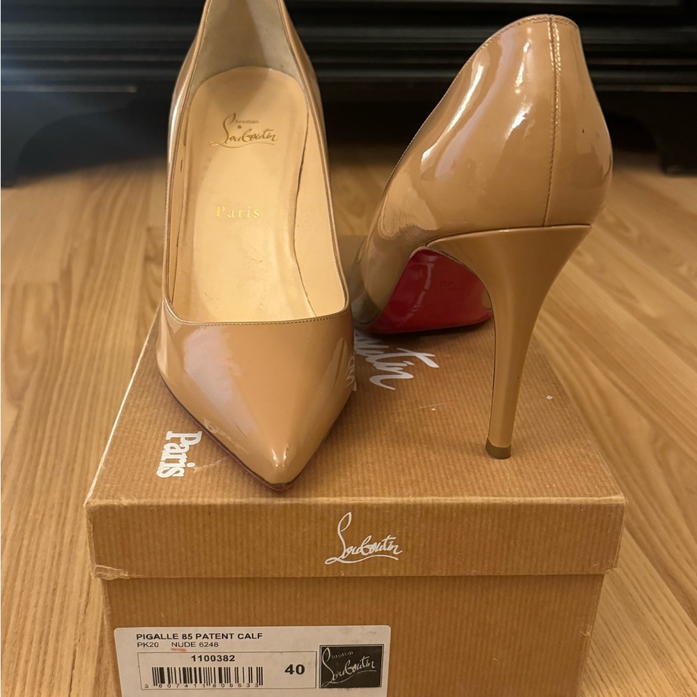 Christian Louboutin Pigalle nude patent 85mm heel silhouette